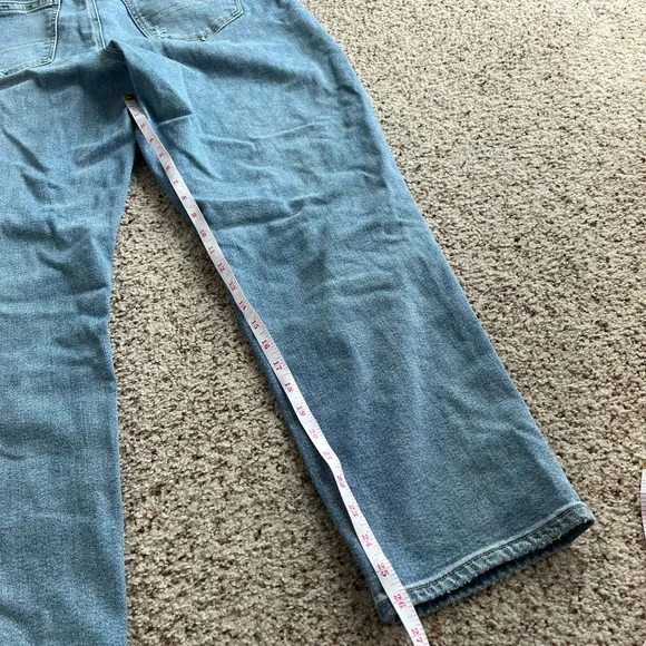 American Eagle Outfitters Light Blue stretch Ripped Boyfriend Jeans - Picture 8 of 8